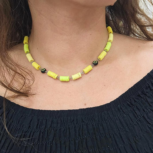 Collana Punto e Virgola con cuoricino in acciaio Giallo fluo